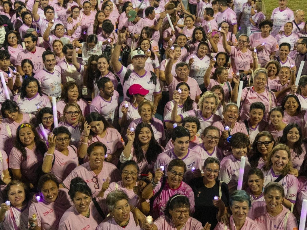 Mérida se iluminó de esperanza con la Caminata de Luz 2025 de Reconstruir es Volver a Vivir
